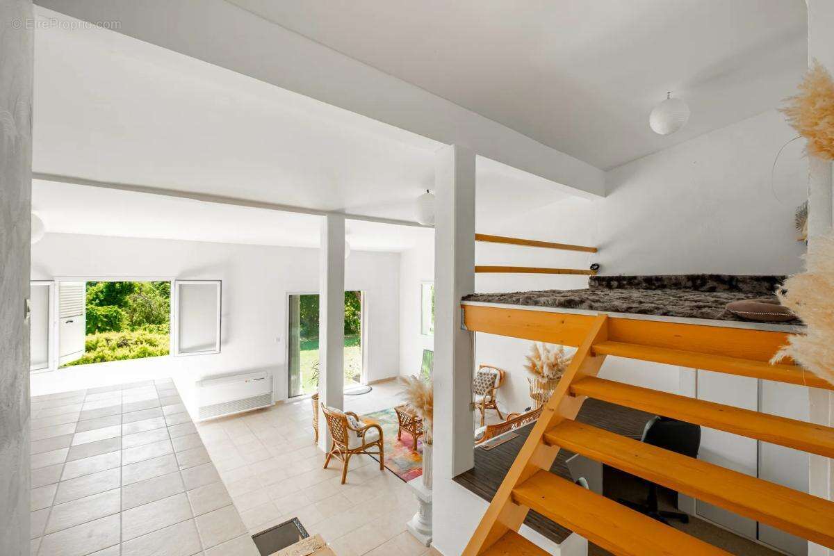Maison de 4 pièces de 124 m² à Berre-les-Alpes - photo 13