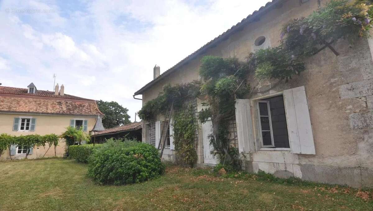 Maison à AUBETERRE-SUR-DRONNE