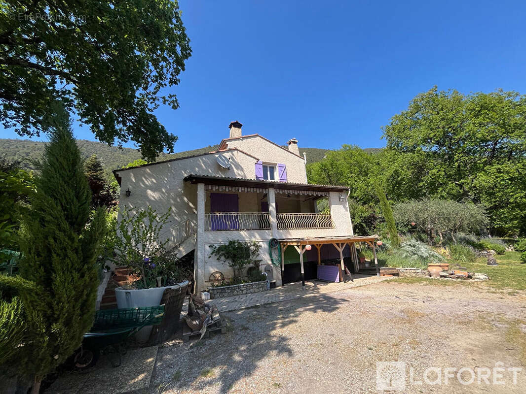 Maison Roquesteron 128.6 m2, atelier, garage, cave et jardin - photo 2