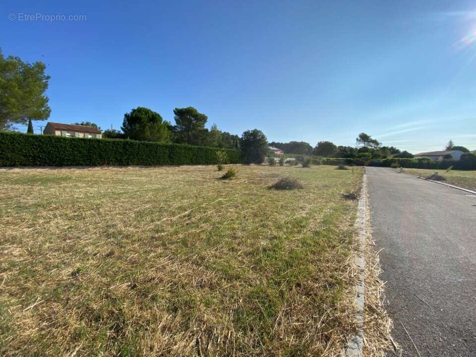 Terrain 857 m² à Gareoult  - photo 2