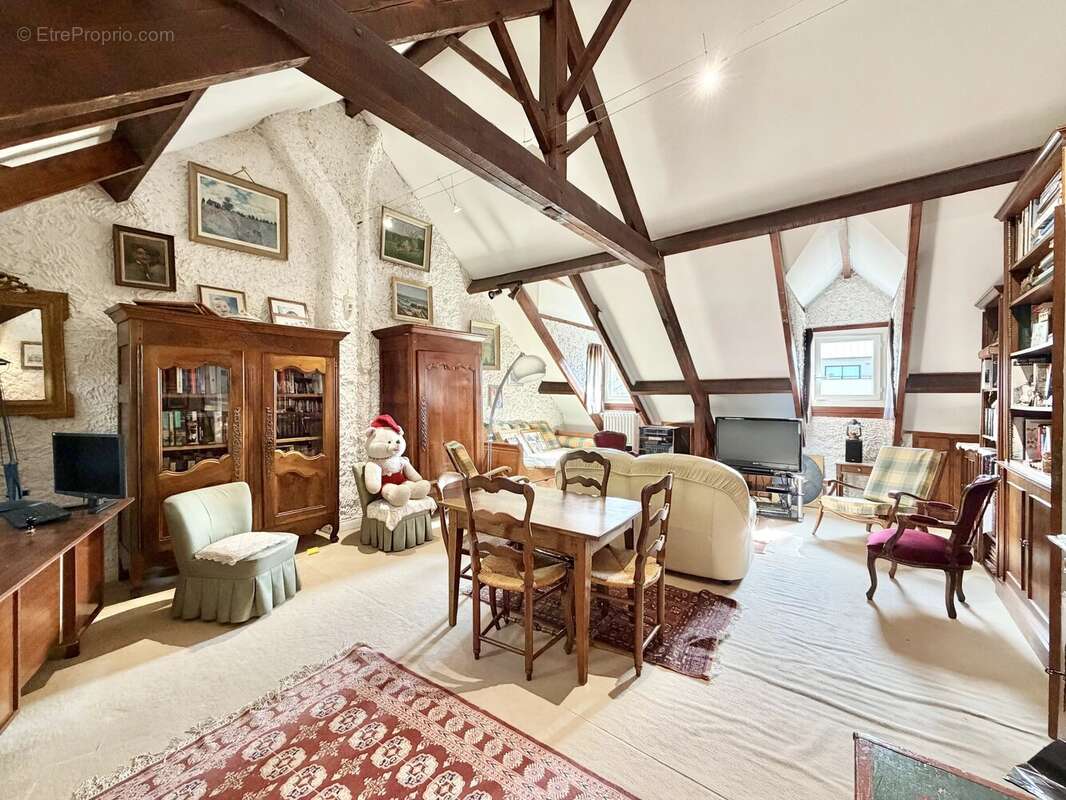 Maison à VERRIERES-LE-BUISSON