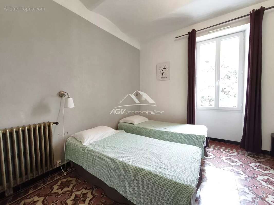 Maison à SAINT-JULIEN-LES-ROSIERS