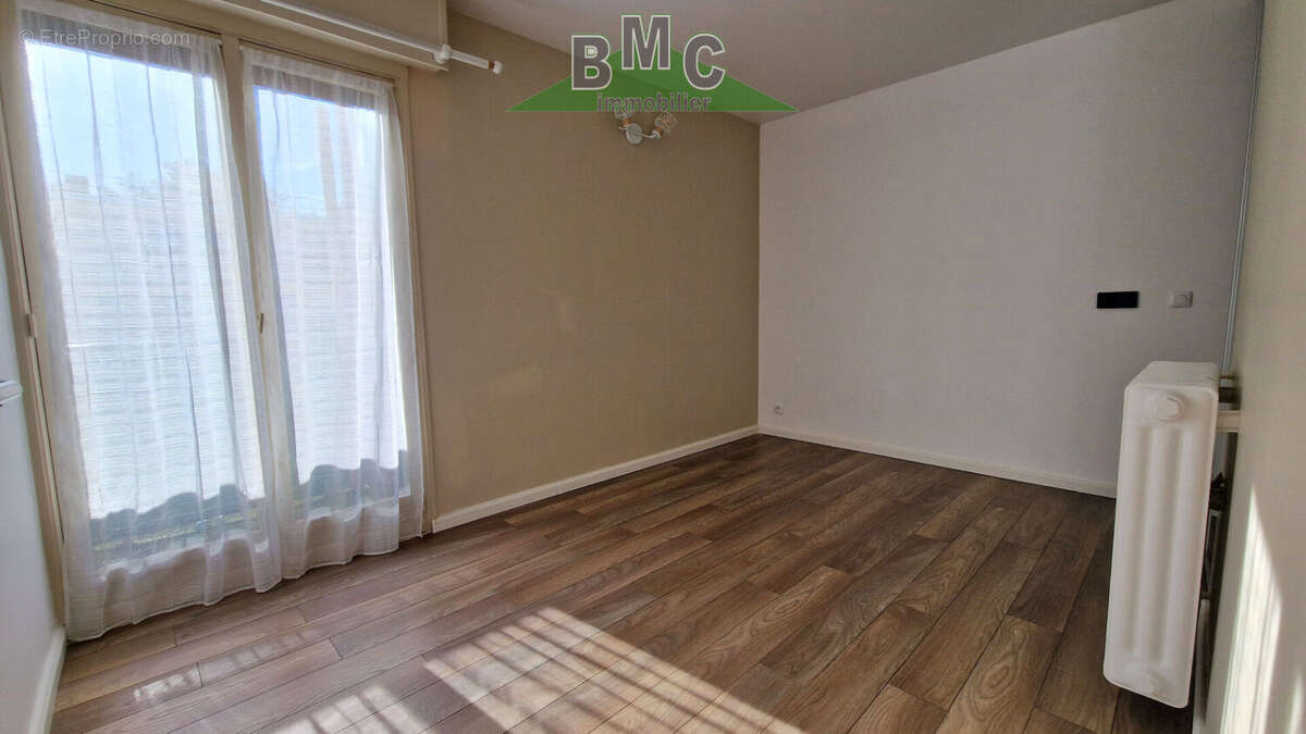 Appartement à LE PLESSIS-BOUCHARD