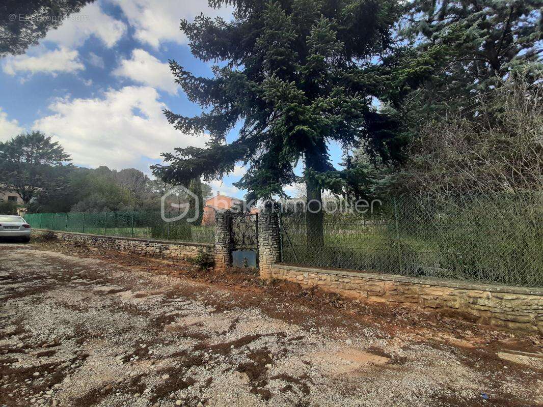 Terrain à ROUSSILLON