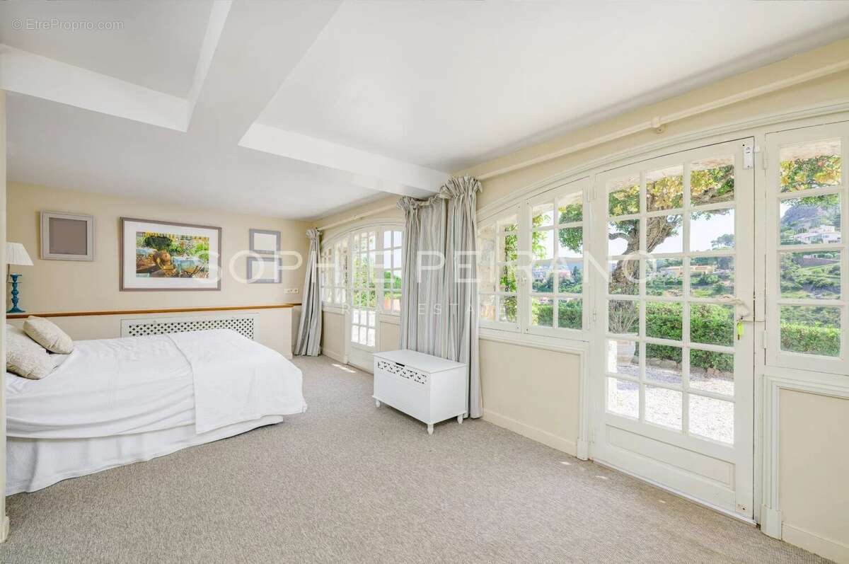 Maison à MANDELIEU-LA-NAPOULE