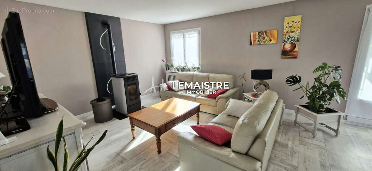 Maison à vendre - Yvetot - Quartier du Fay - 160 m² - 5 chambres - Sous-sol complet - Terrain 1535 m² - photo 3