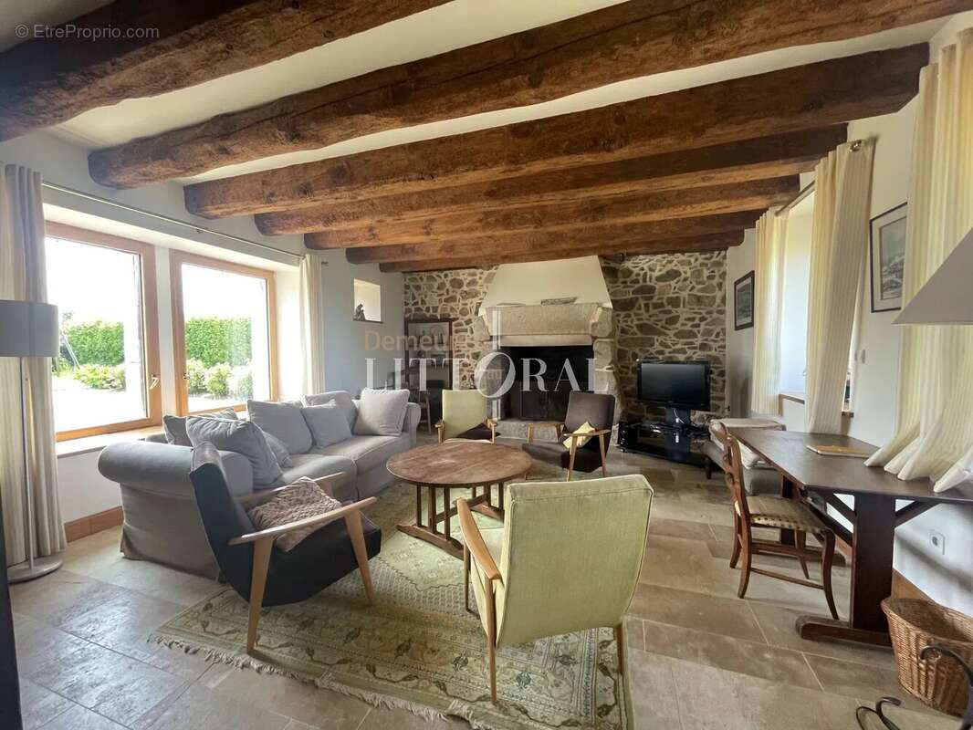 Maison à PLOUGRESCANT