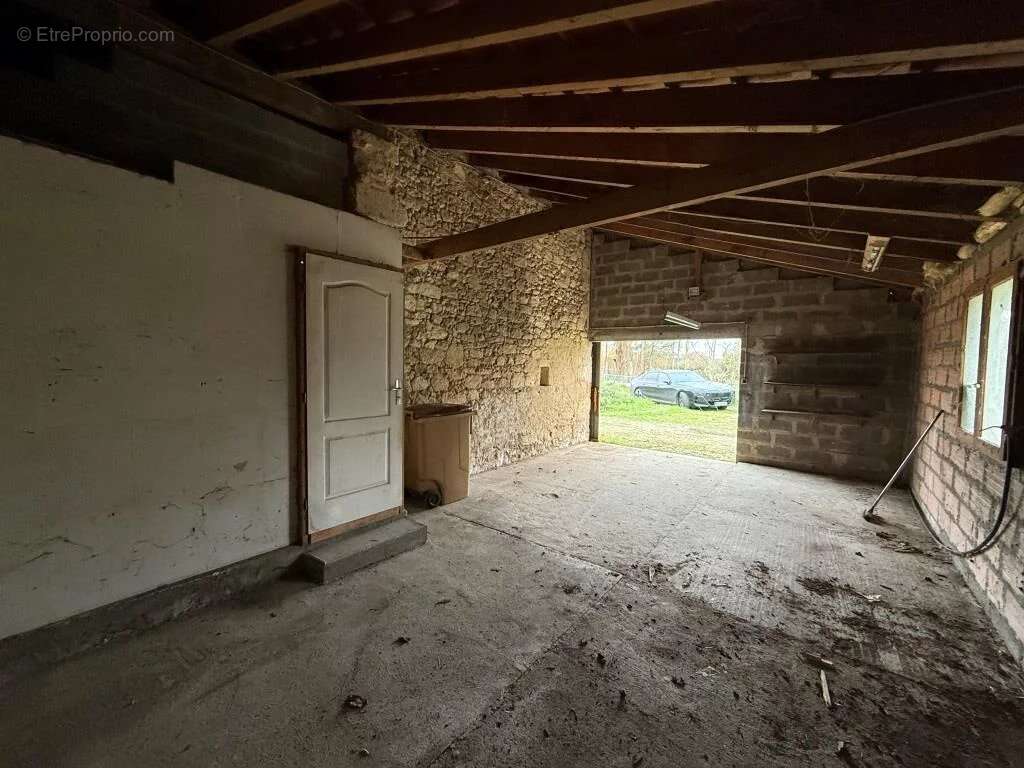 Maison à SAINT-YZAN-DE-SOUDIAC