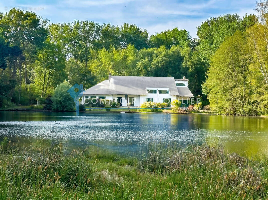 Maison à AUNAY-SOUS-AUNEAU