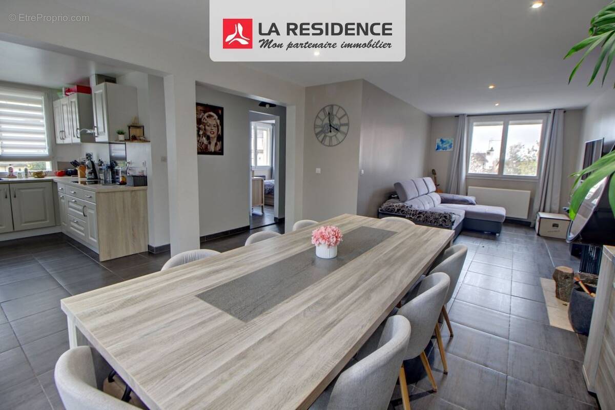 Maison à LES CLAYES-SOUS-BOIS