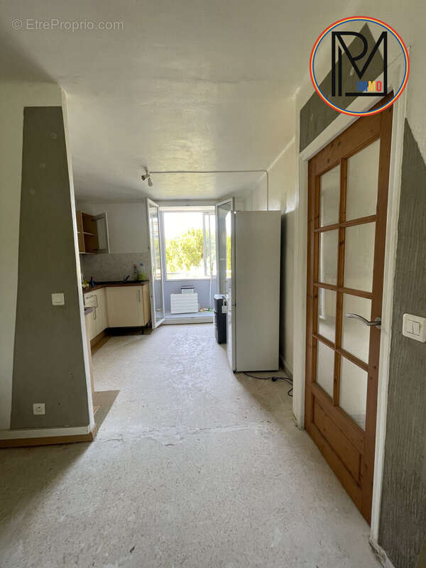 Vue de la cuisine depuis le séjour - Appartement à MONTPELLIER
