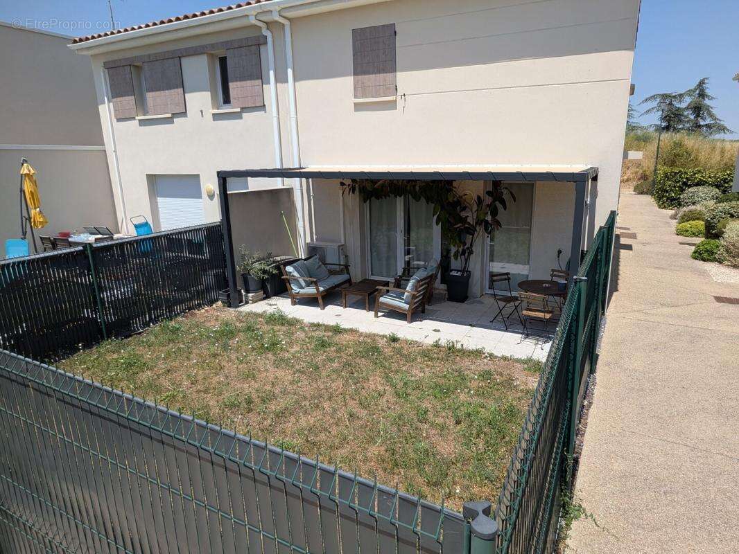 Maison récente avec jardin, pergola, garage et parking dans résidence - photo 11