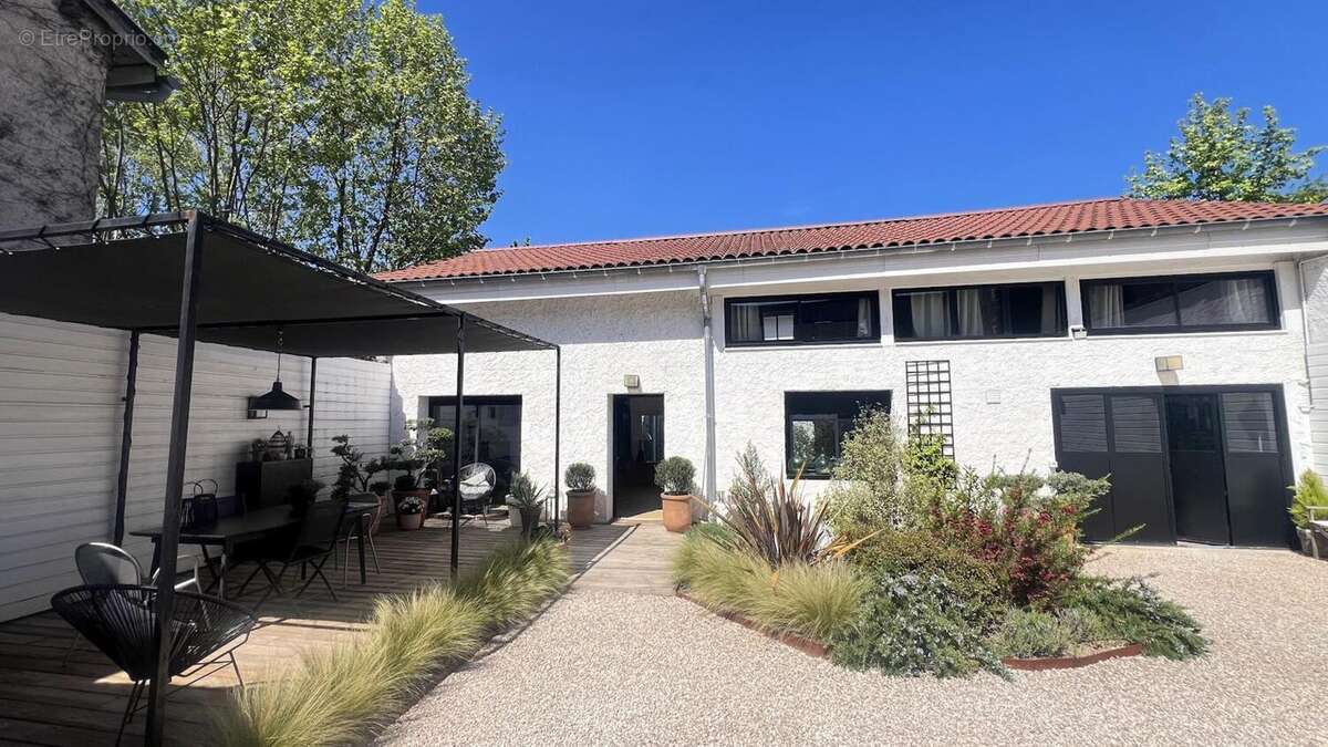 Photo 3 - Maison à LA TOUR-DE-SALVAGNY