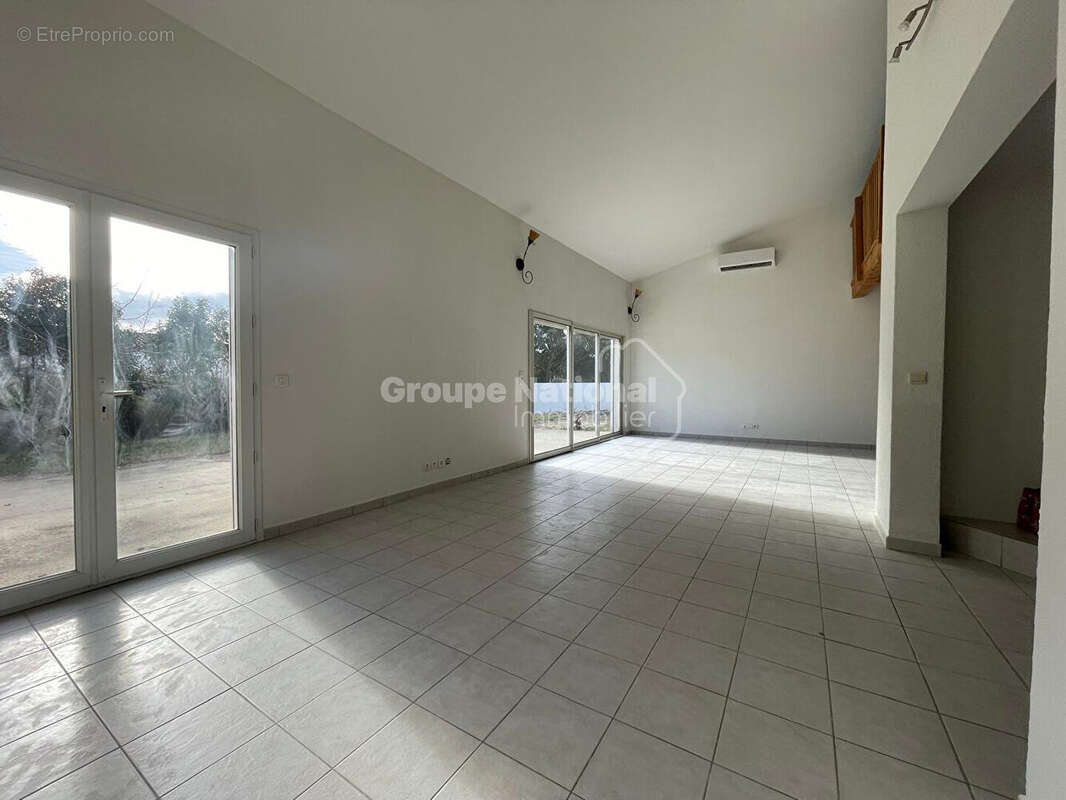 Maison à SAINT-LAURENT-D'AIGOUZE