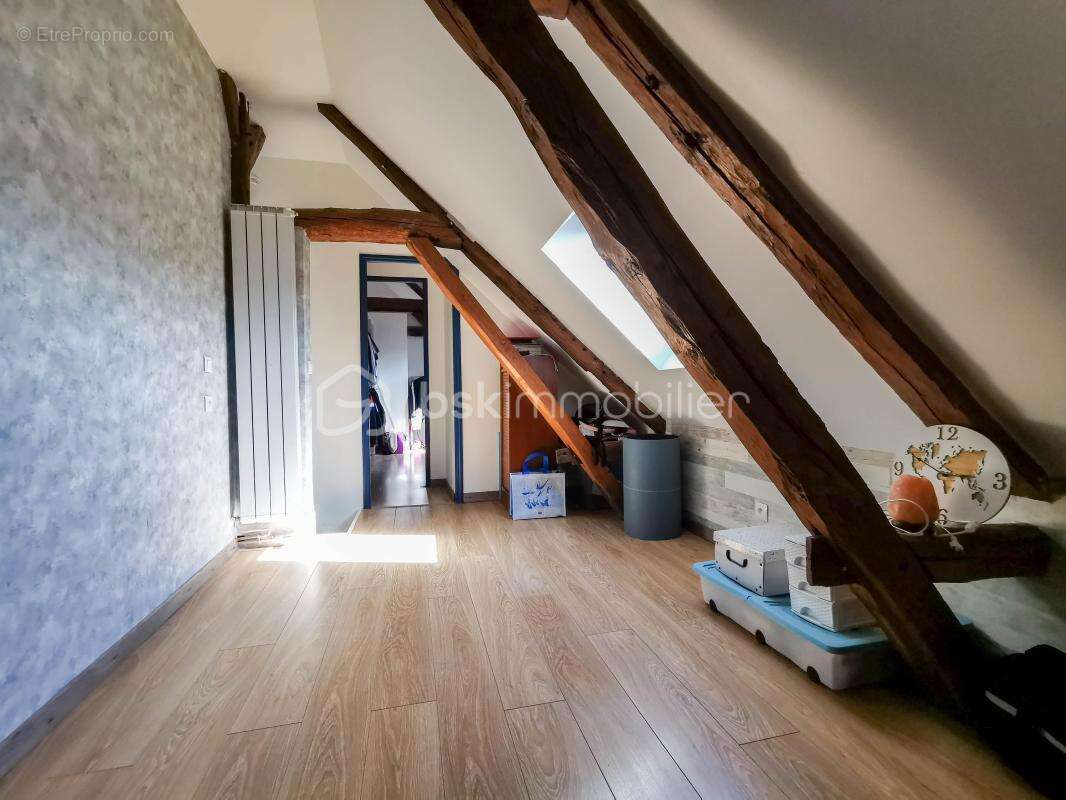 Maison à LA CHAPELLE-SUR-OREUSE