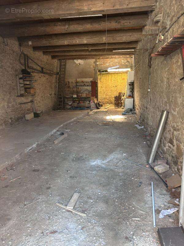 Parking à AZILLE