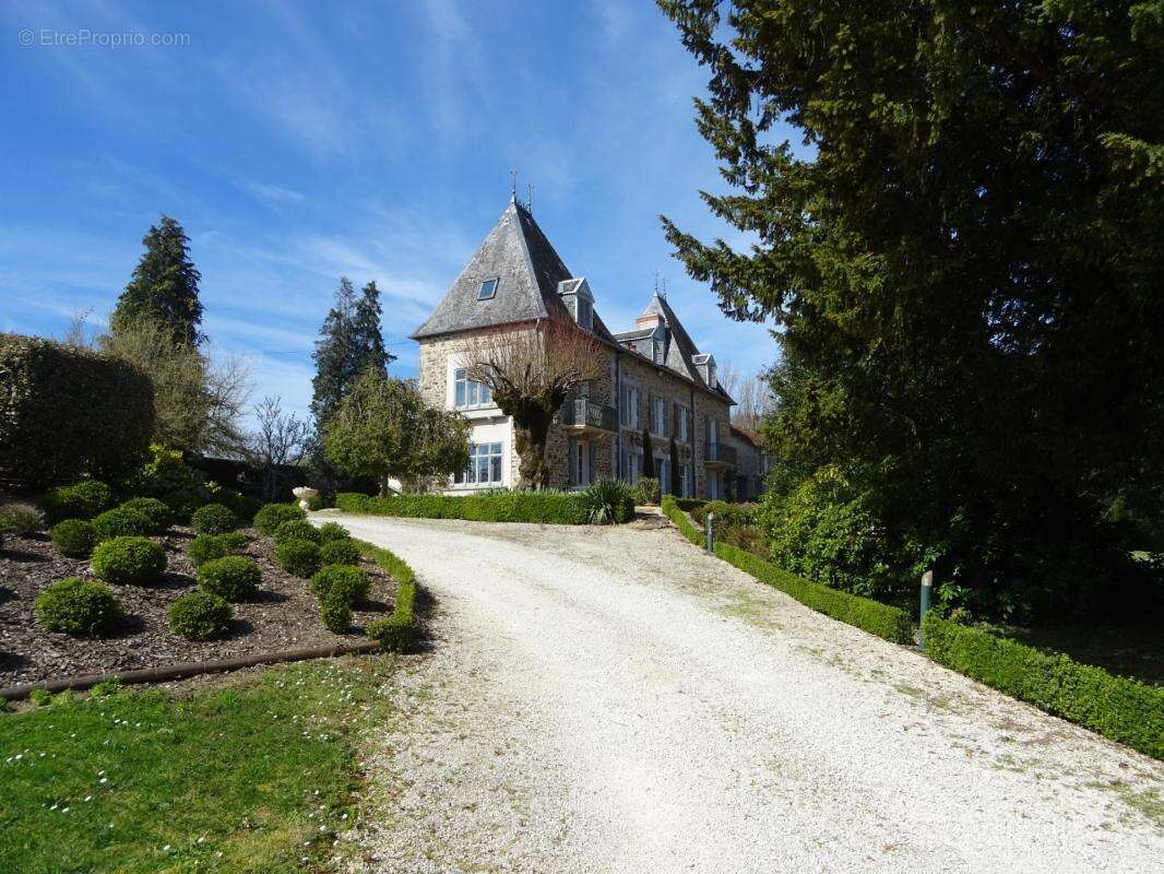 Secteur saint hilaire les places proche de nexon en haute vienne magnifique manoir du 17eme de 280 m² habitables sur 17862 m² de - photo 5