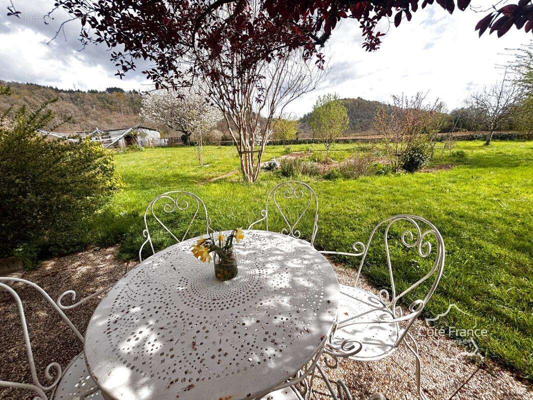 Maison à SAINT-ETIENNE-DE-MAURS