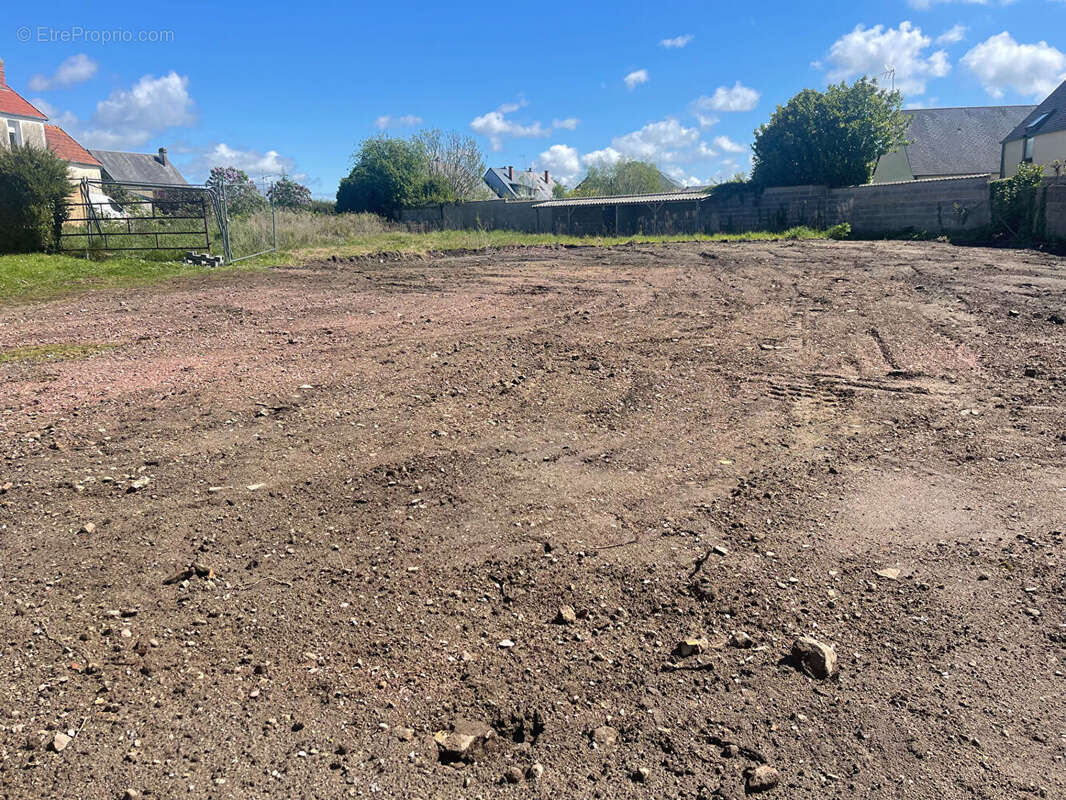 Terrain à LESSAY