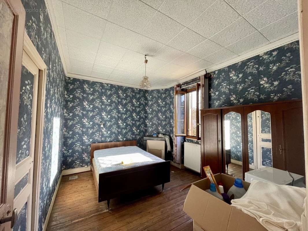 Maison à OUROUX-EN-MORVAN