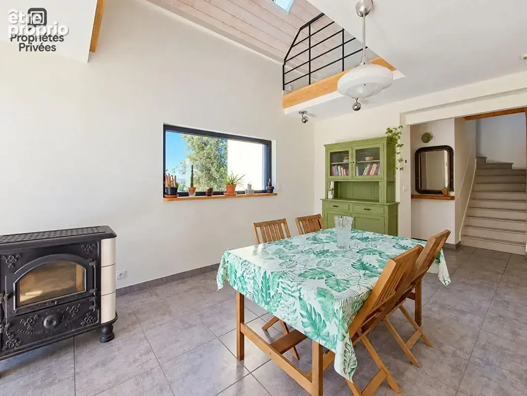 Maison de caractère rénovée avec terrain constructible de 2 959 m² et vue dégagée - photo 10