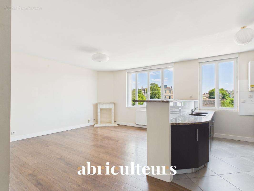 Appartement  hyper lumineux en vente à Bordeaux Rue de Pessac (33000) - photo 3