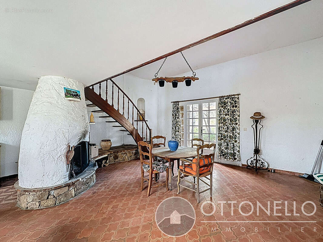 Maison à ROQUEBRUNE-SUR-ARGENS
