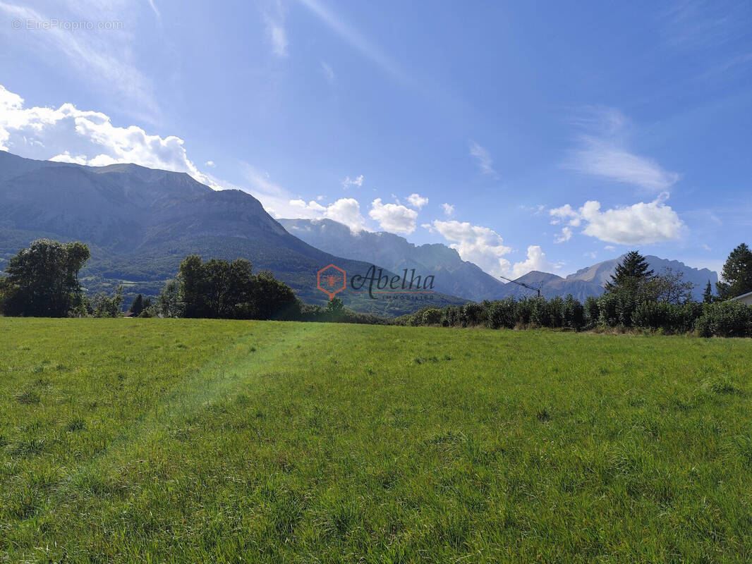 Terrain à SAINT-BONNET-EN-CHAMPSAUR