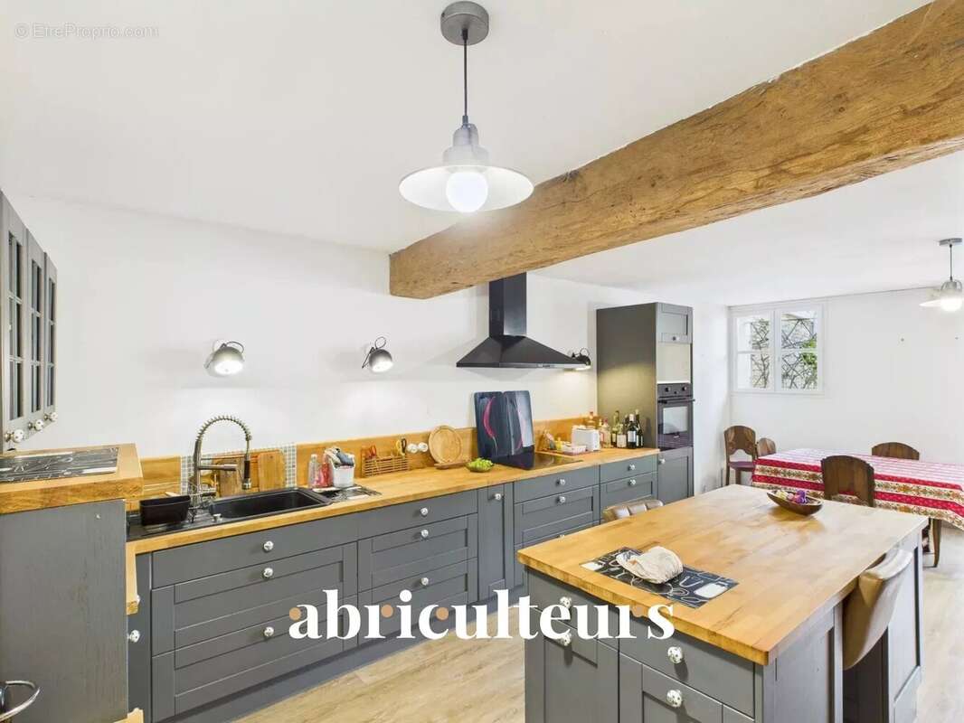 Maison à VILLENEUVE-LA-COMTESSE