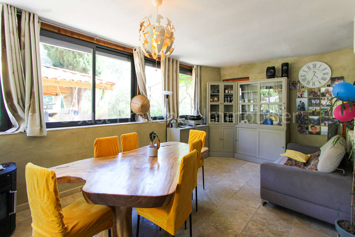 Maison à LE BARROUX