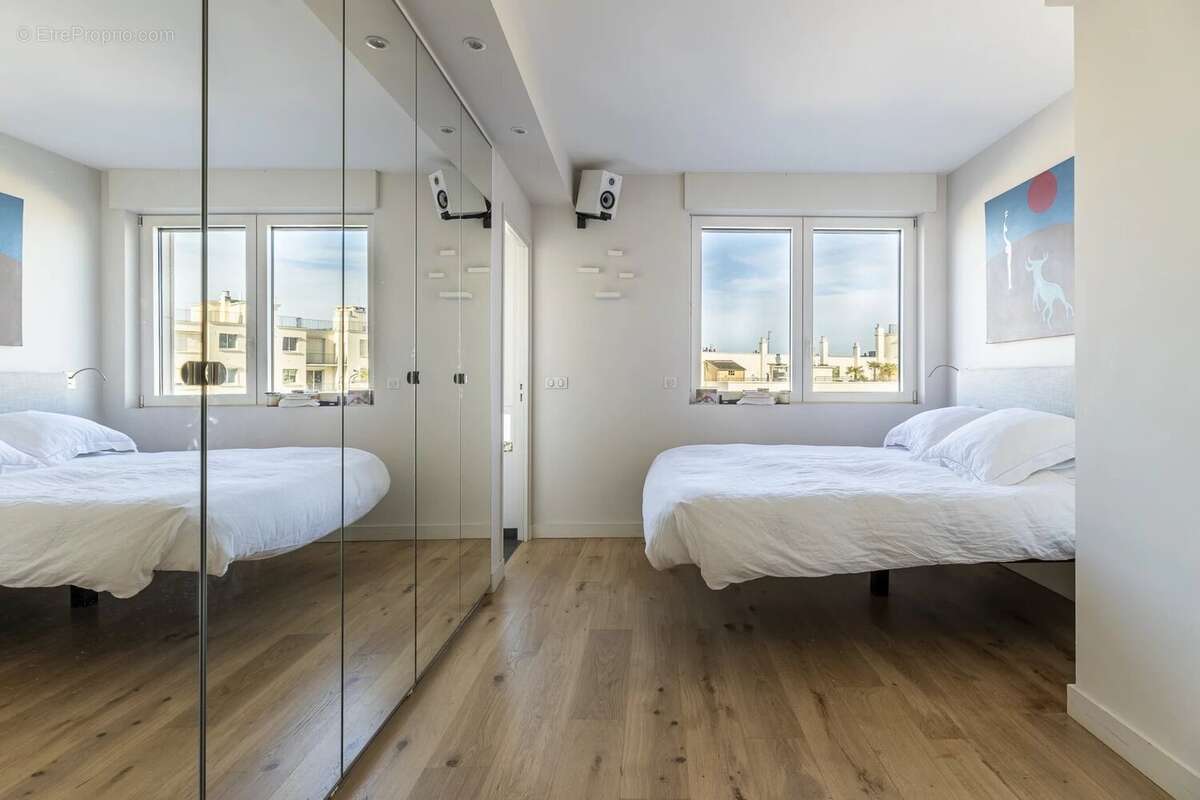 Appartement à PARIS-16E