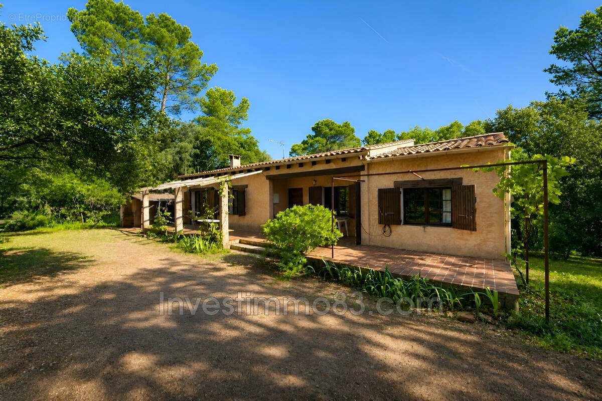 Maison à COTIGNAC