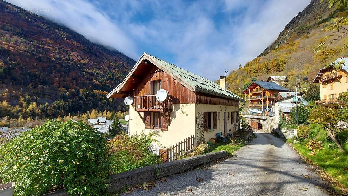 Maison à VAUJANY