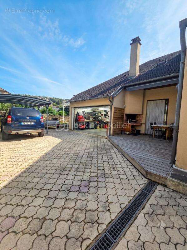 Un coin de campagne en plein cœur de Mende : une exclusivité à saisir ! - photo 3