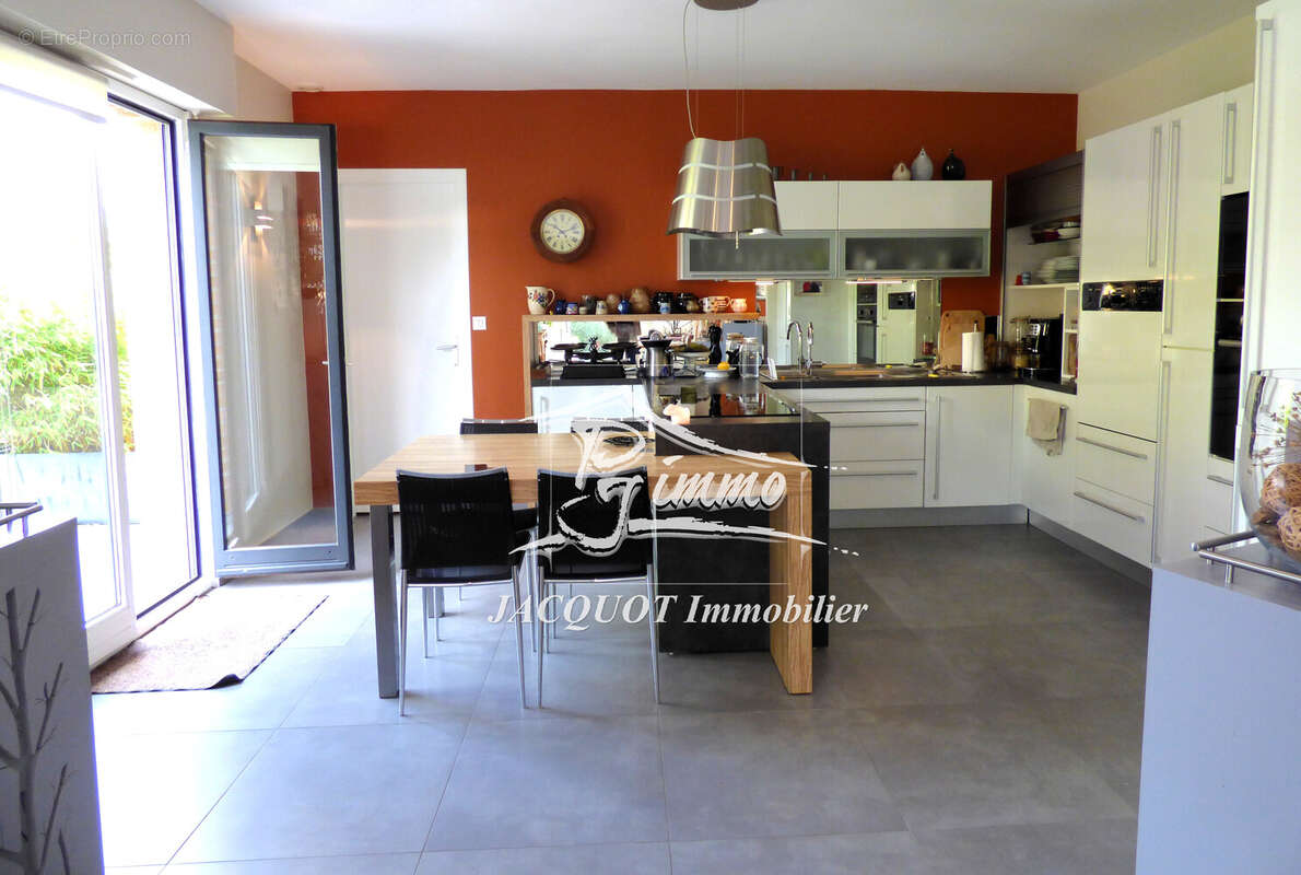 Maison à NEUVILLE-EN-FERRAIN