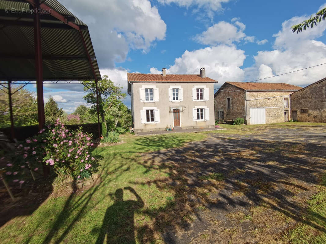 Maison à LA TACHE