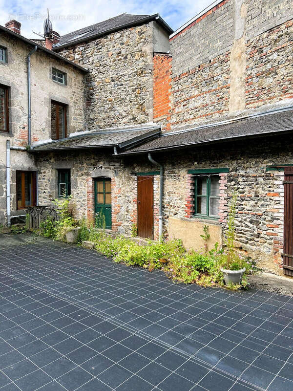 Maison à FERRIERES-SUR-SICHON