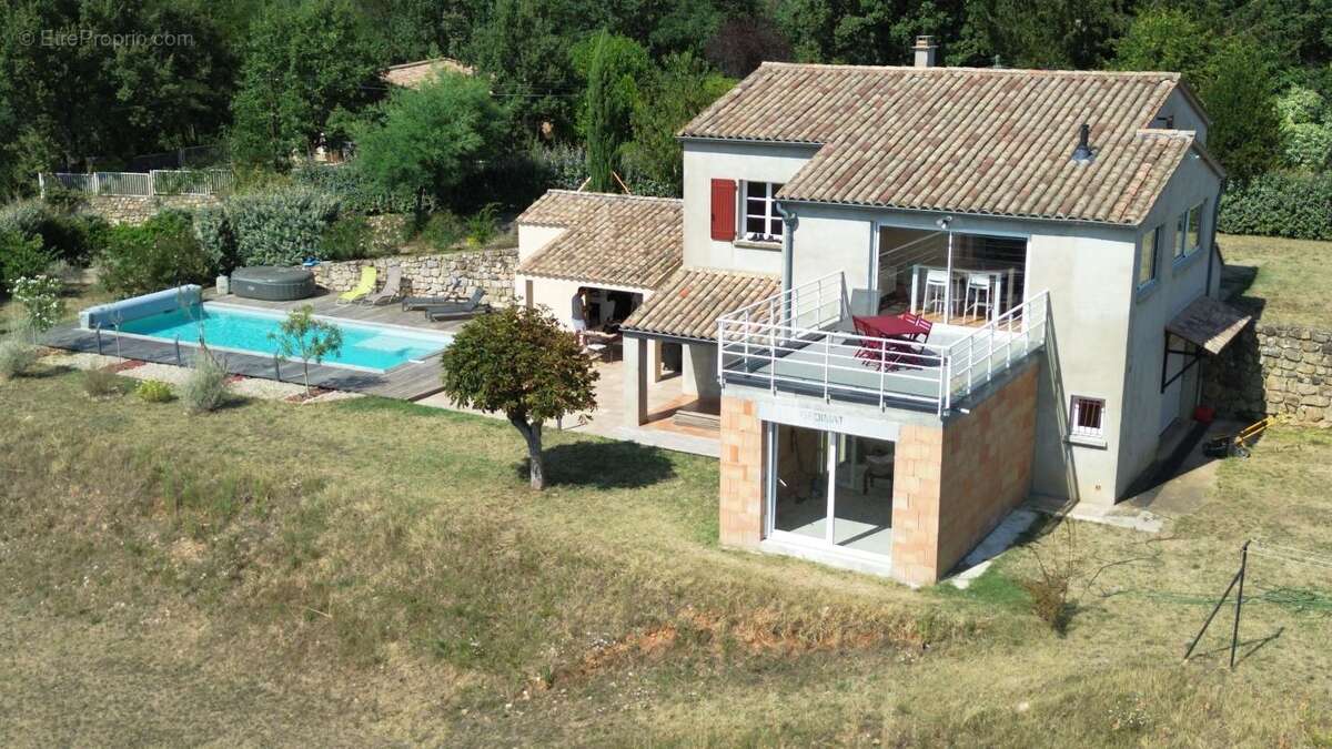 Maison à SAINT-GENEST-DE-BEAUZON