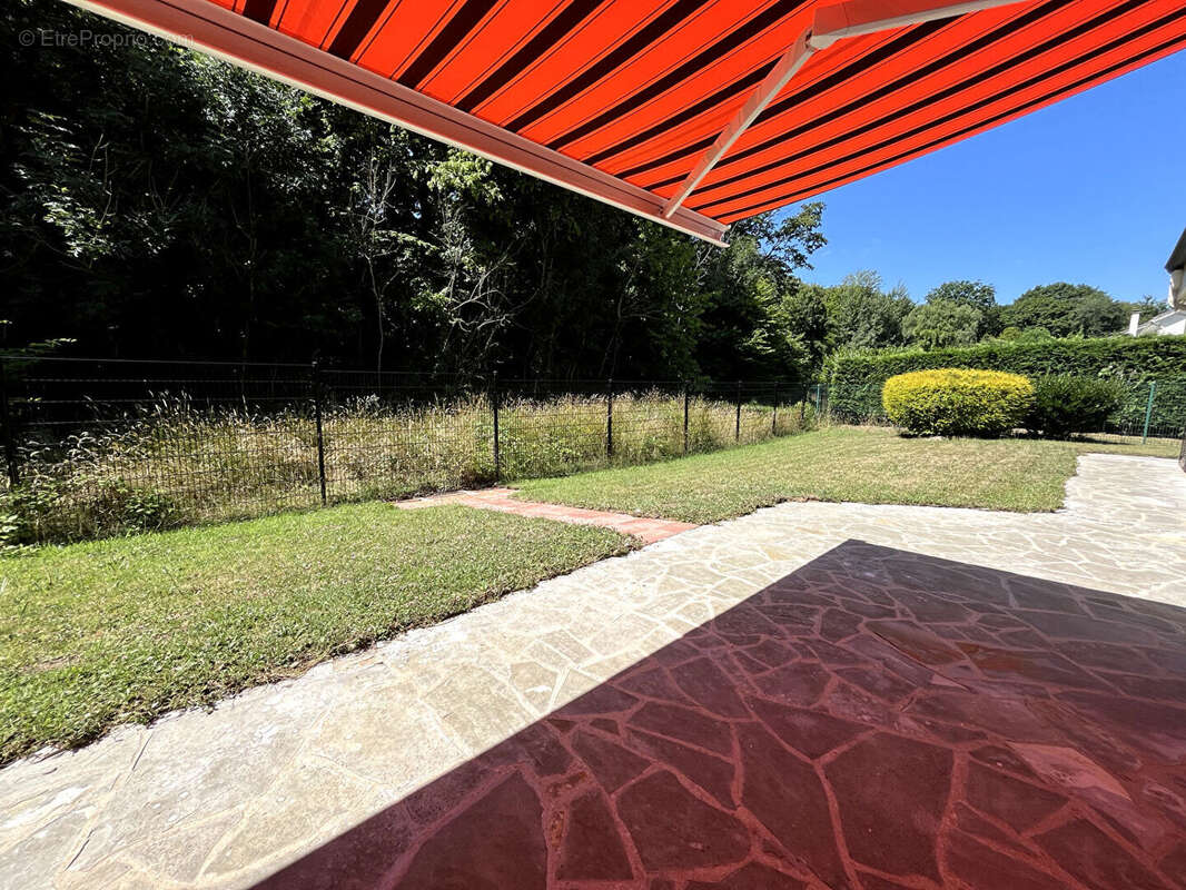 Maison à VOISINS-LE-BRETONNEUX