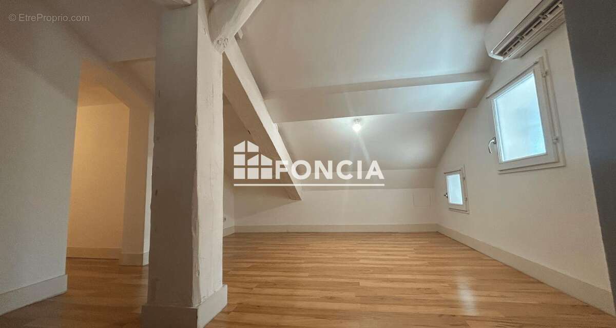 Appartement à MARSEILLE-2E