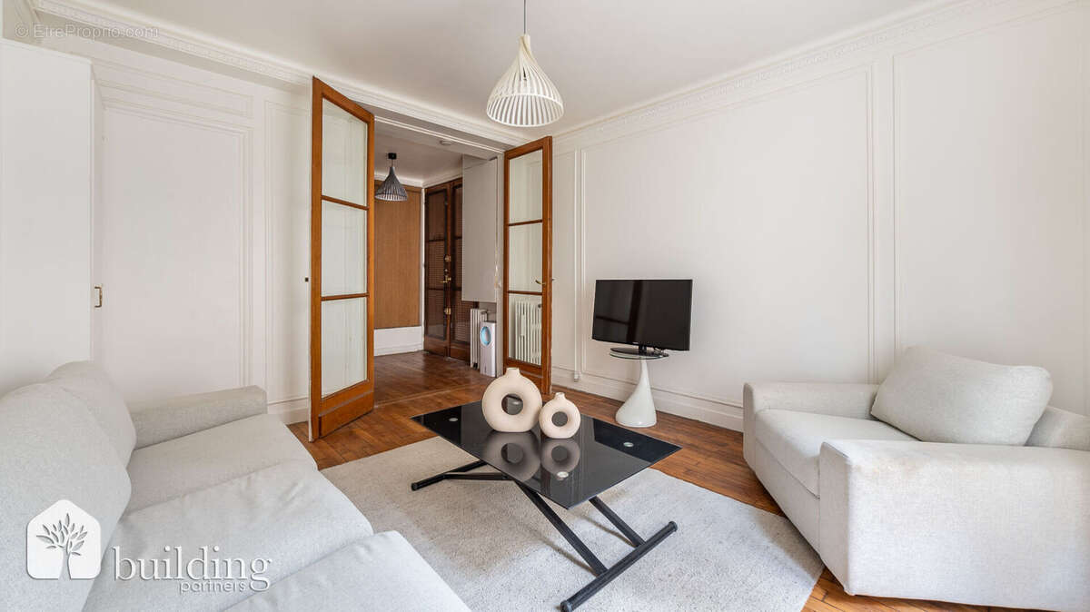 Arc de Triomphe Paris 17ème - Studio 29,40 m² avec 7,35 m² de terrasse - photo 4