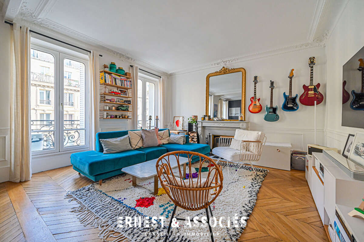 59406187b.jpg - Appartement à PARIS-10E