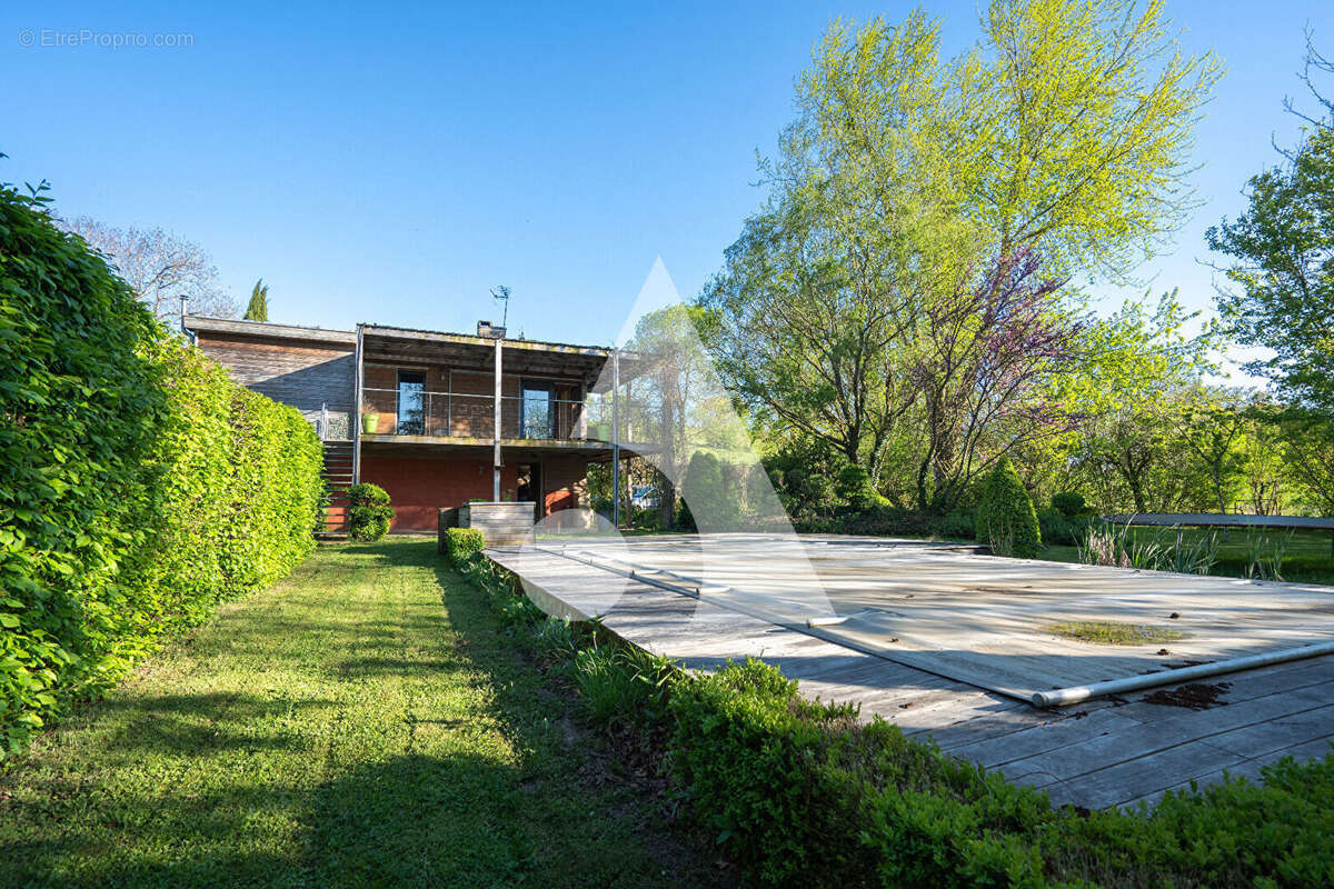 Maison à ANGLARS-SAINT-FELIX