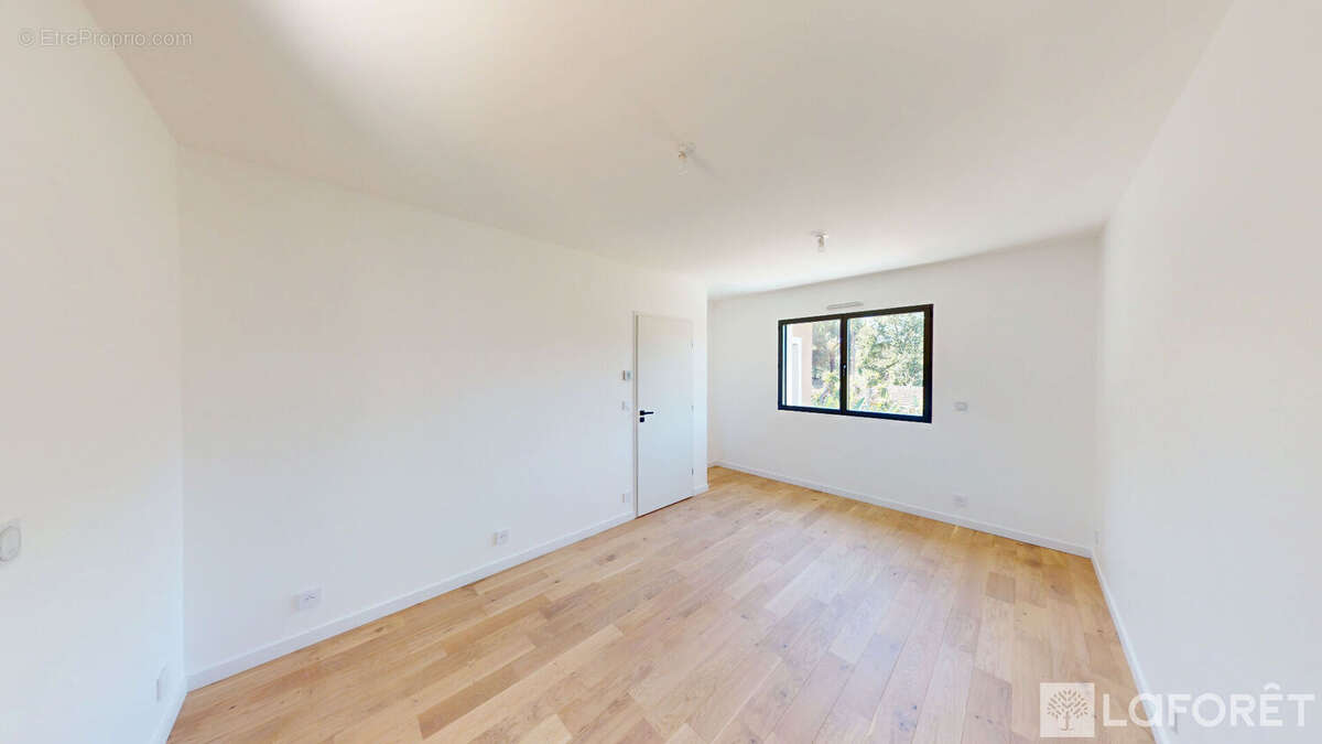 Maison à ROQUEBRUNE-SUR-ARGENS