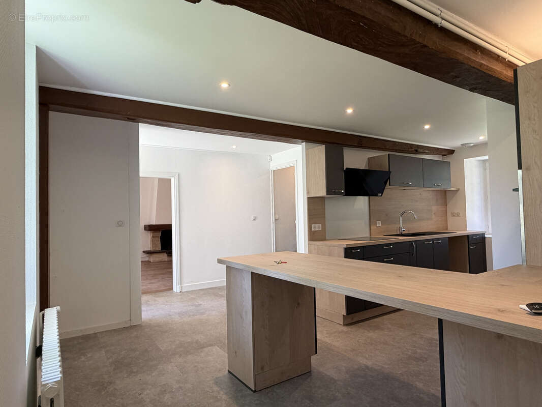 Demeure entièrement rénovée de 230 m2 située à auneuil avec dependances - photo 4