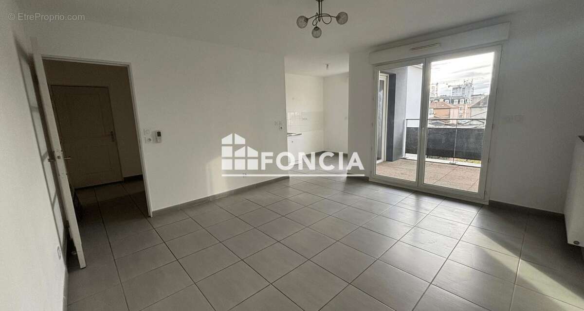 Appartement à MEYZIEU