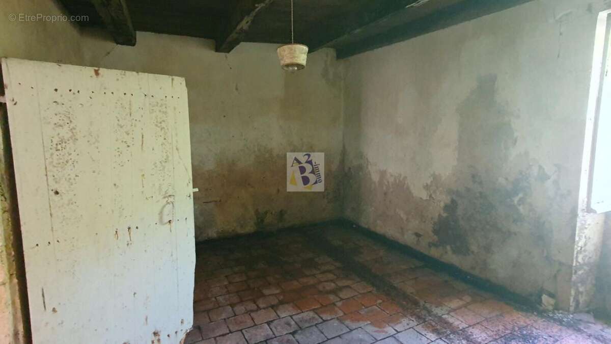 Maison à CHARRAS