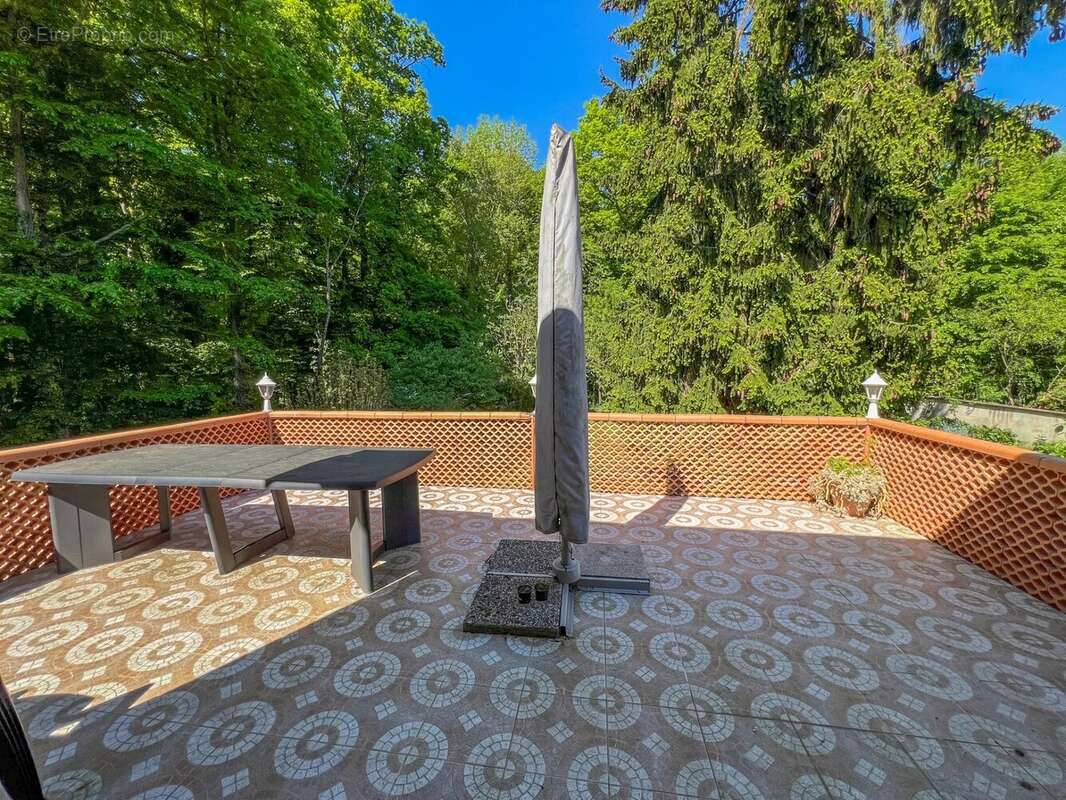 Maison à LE MESNIL-SAINT-DENIS