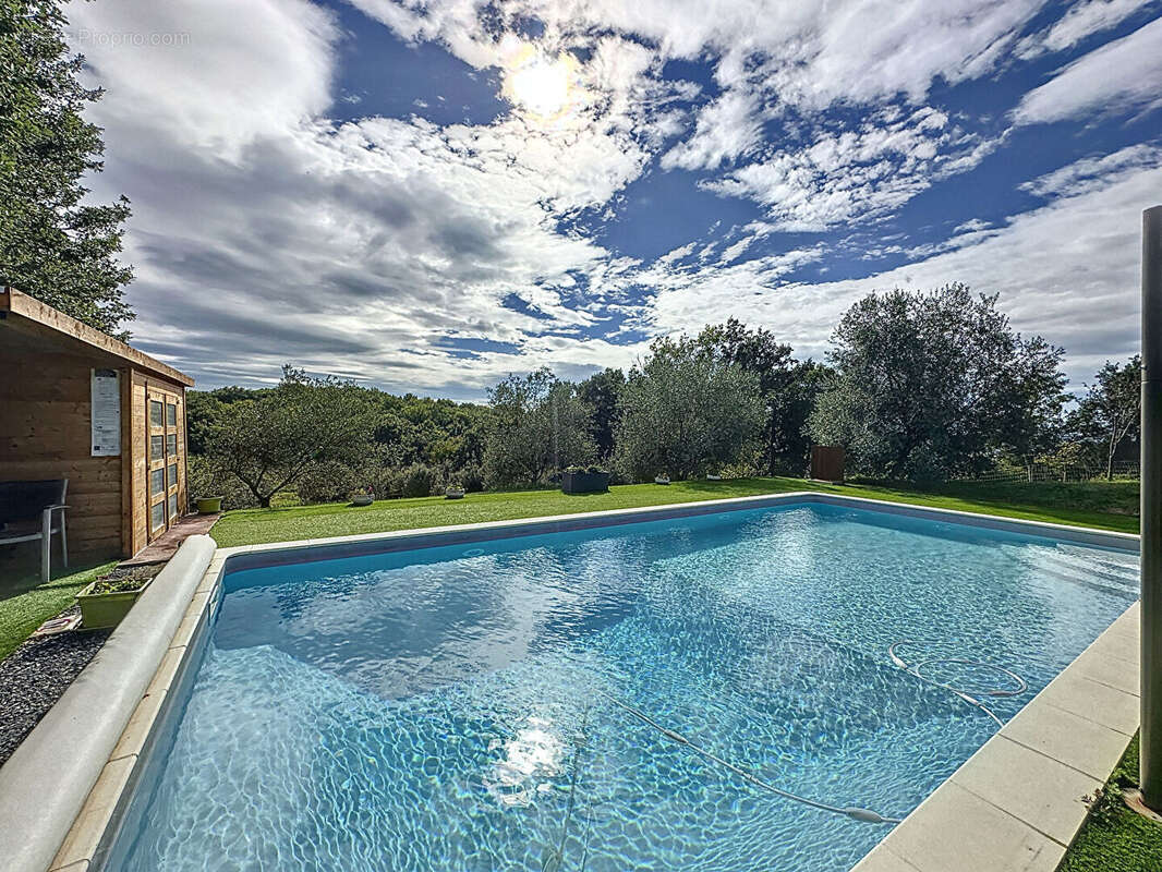 Maison à VILLECOMTAL-SUR-ARROS