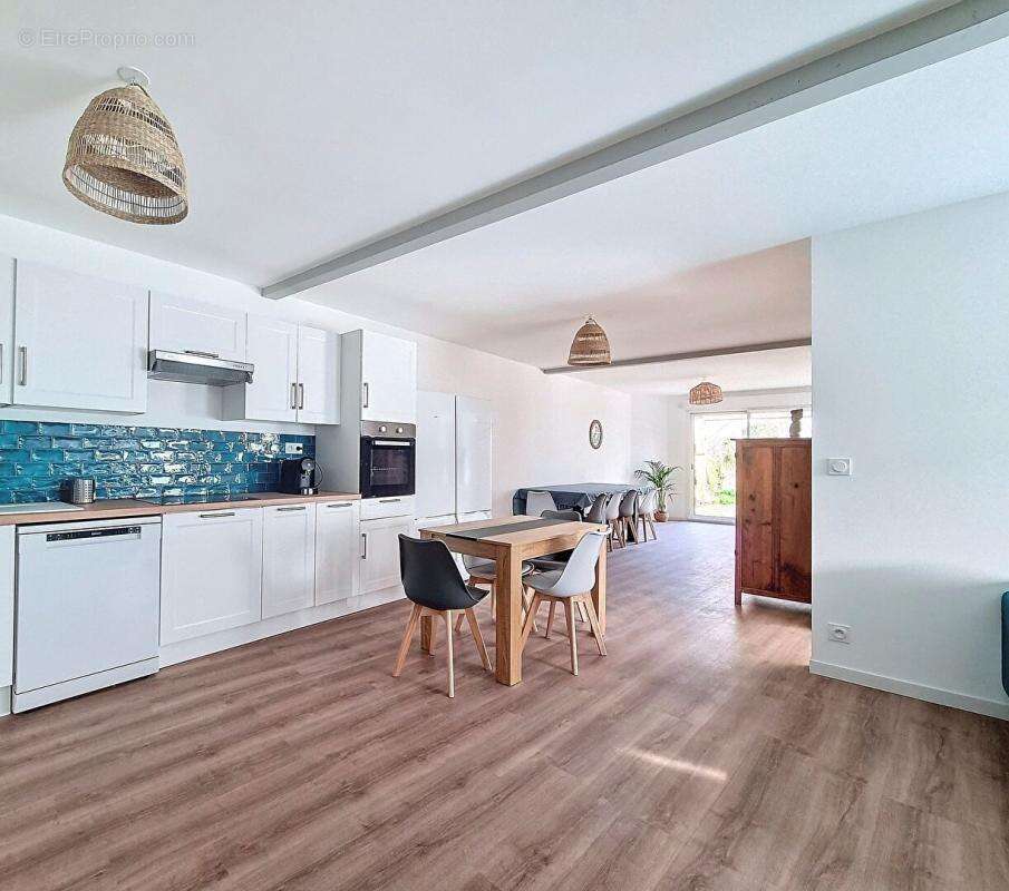 Ensemble immobilier de 366 m2, polyvalent et exceptionnel, jardin de 300 m2. Proche du centre d'Angers, ce bie - photo 4